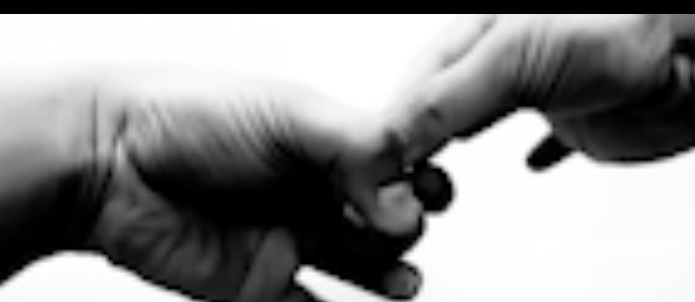 Esther Gatón. Dormido en una cama de plumas con cortinas negras a su alrededor una antorcha invertida (la tierra estaba llena de amapolas)